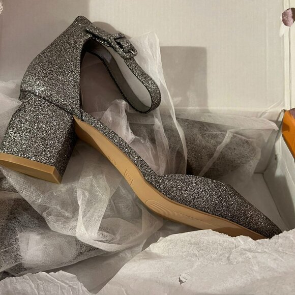 Size 9 - ZBY - NWT -  Silver Glitter Pumps - Picture 2 of 7
